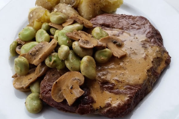 Bavette with broad beans and mushrooms